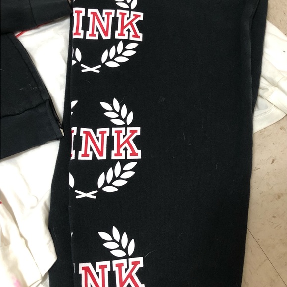 VS Pink LoGo Set - Picture 3 of 15